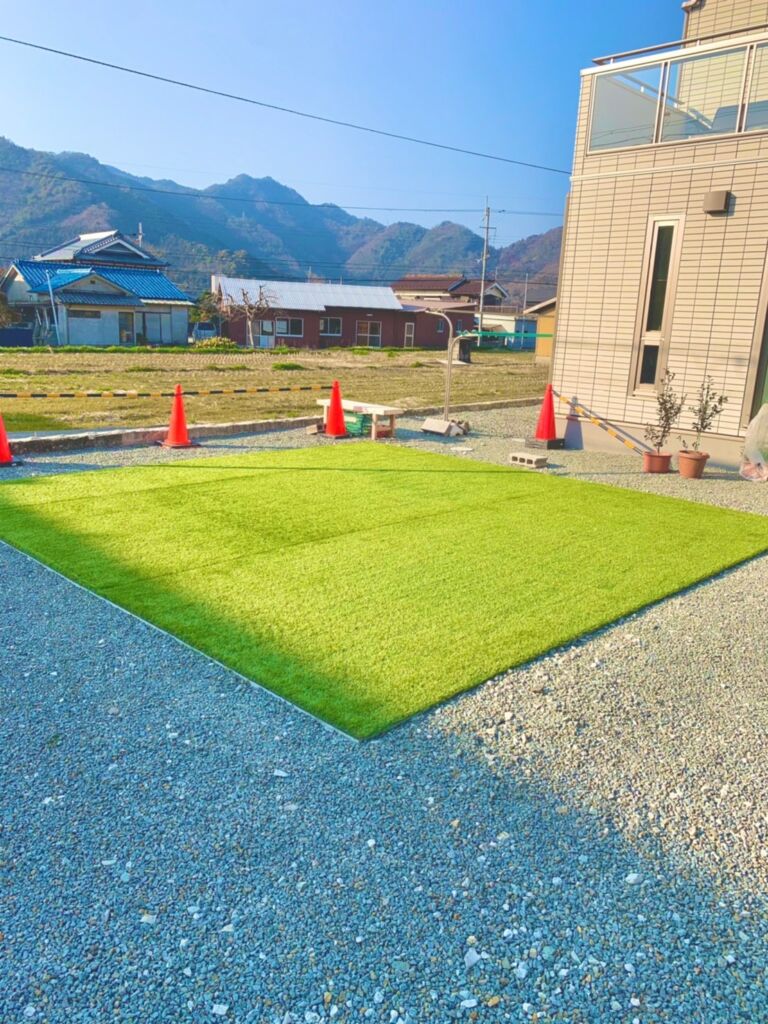 人工芝施工　西脇市　戸建　庭16平米　DX28㎜使用