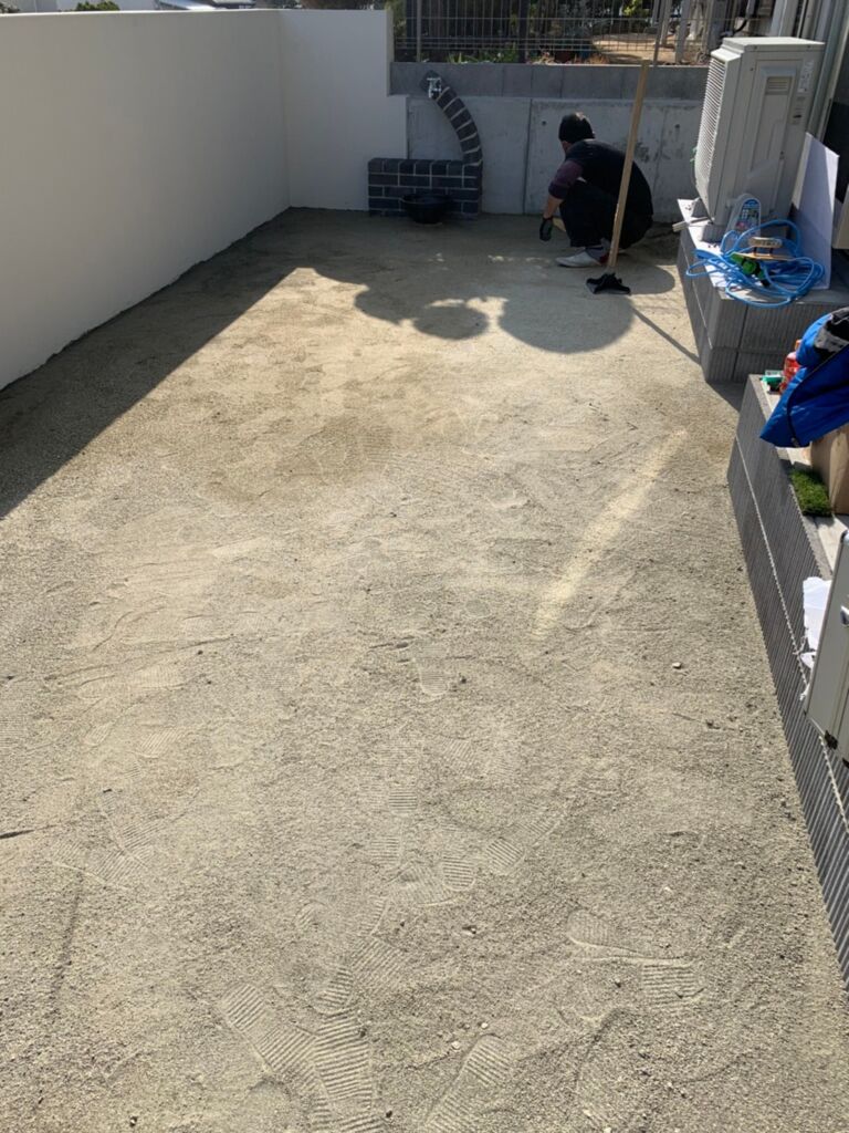 新築のお庭の下地処理風景