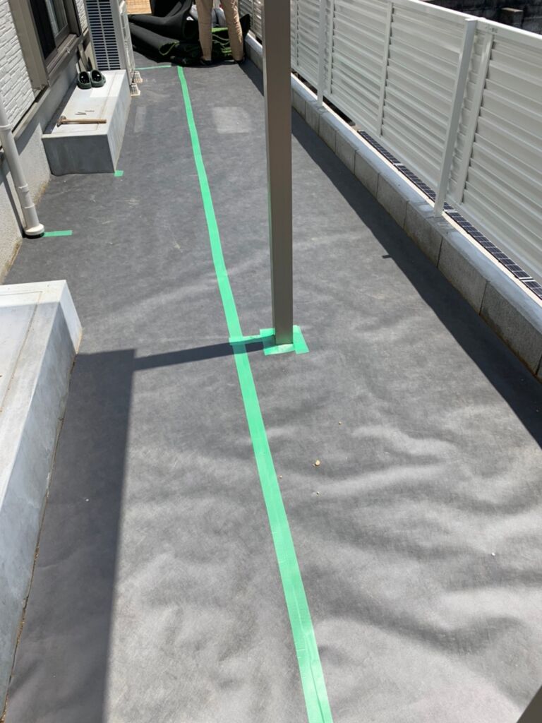 防草シート施工風景