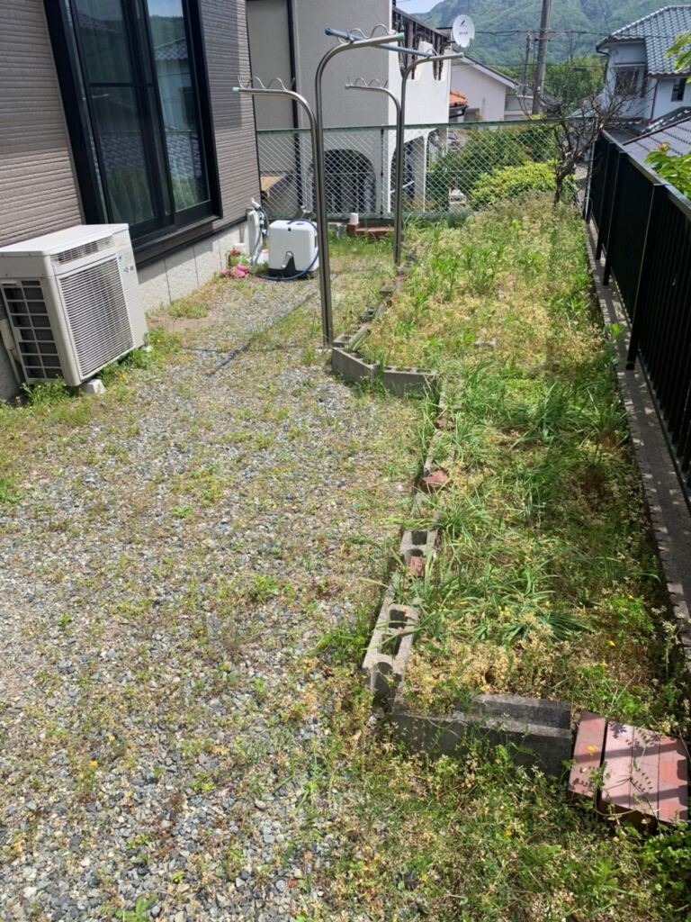 雑草が伸びてしまい手付かずになってしまったお庭