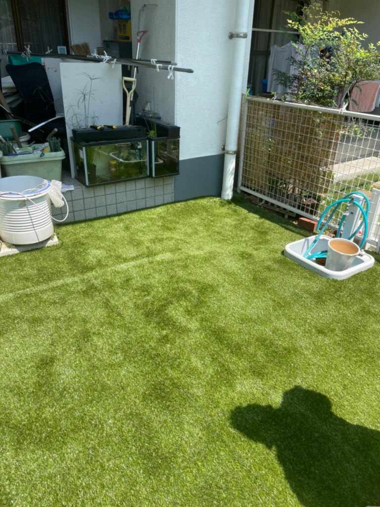 一年中綺麗が保てる人工芝のお庭