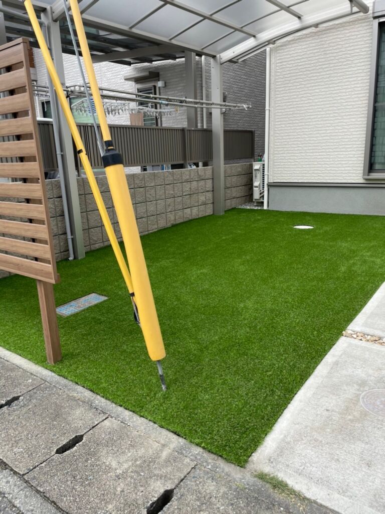 人工芝施工　赤穂市　戸建　庭20平米　DX28㎜使用
