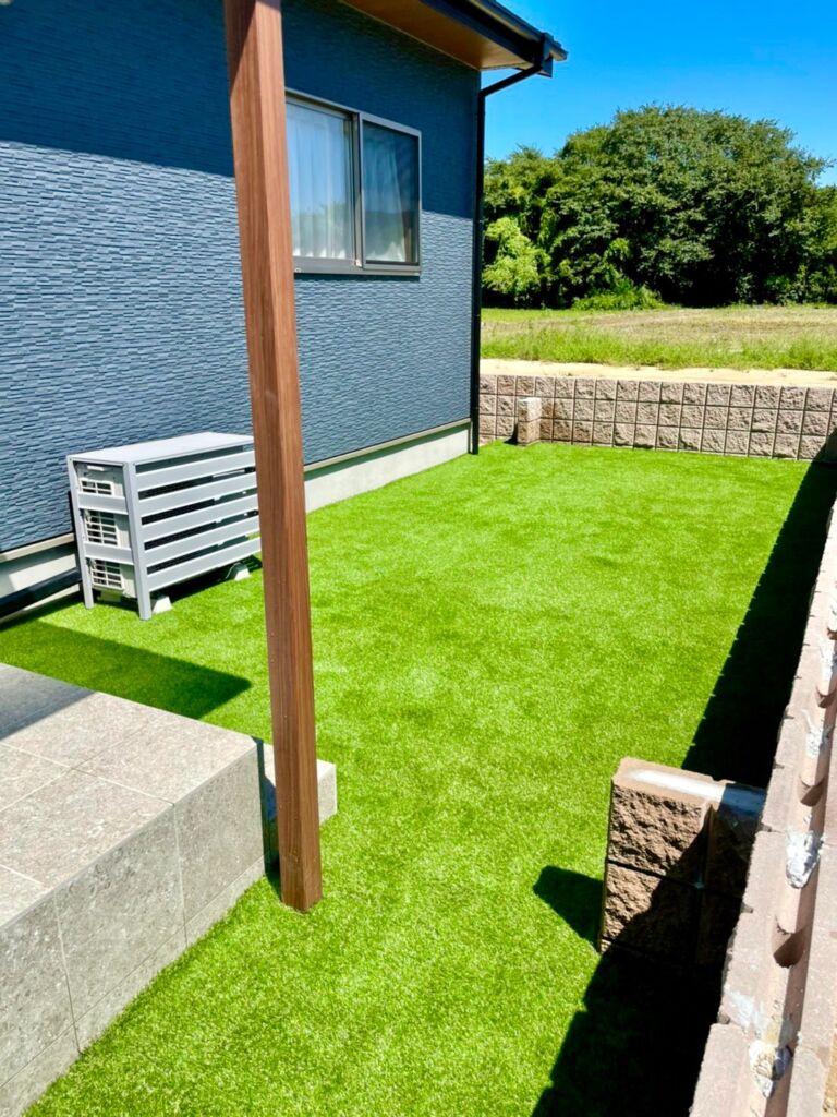 人工芝施工　南あわじ市　戸建　庭32平米　DX28㎜使用
