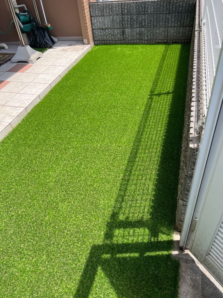 人工芝施工　西宮市　戸建　庭10平米　DX28㎜使用　
