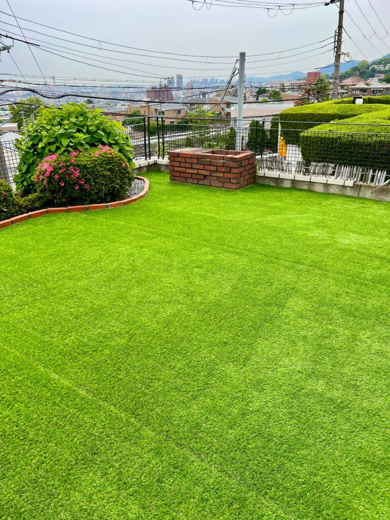 人工芝施工　神戸市東灘区西岡本　戸建　庭88平米　DX28mm使用　