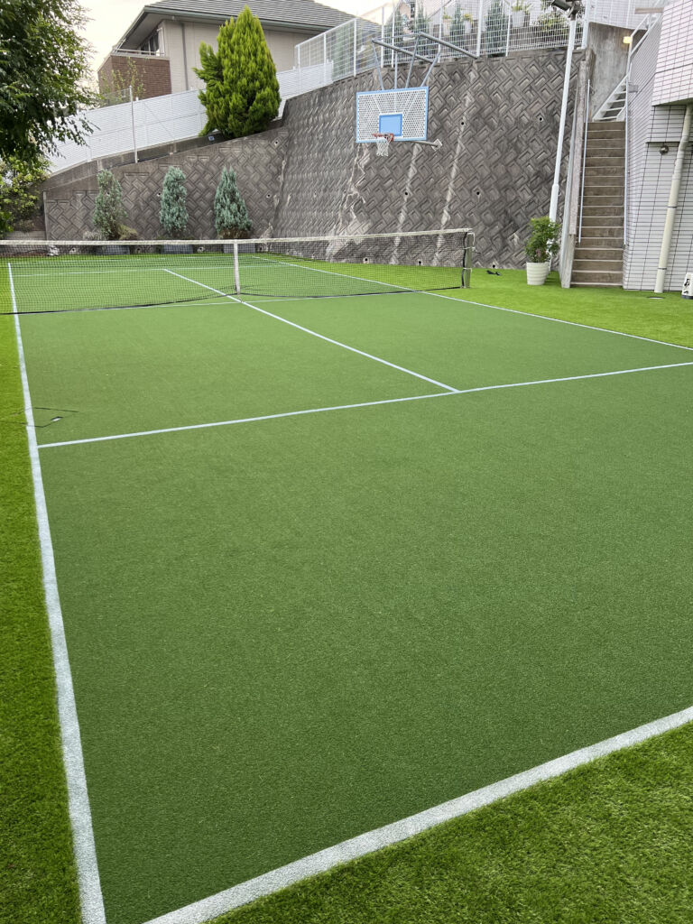 人工芝施工　テニスコート施工　芦屋市　戸建　庭400平米　DX28㎜使用＋カール16㎜使用