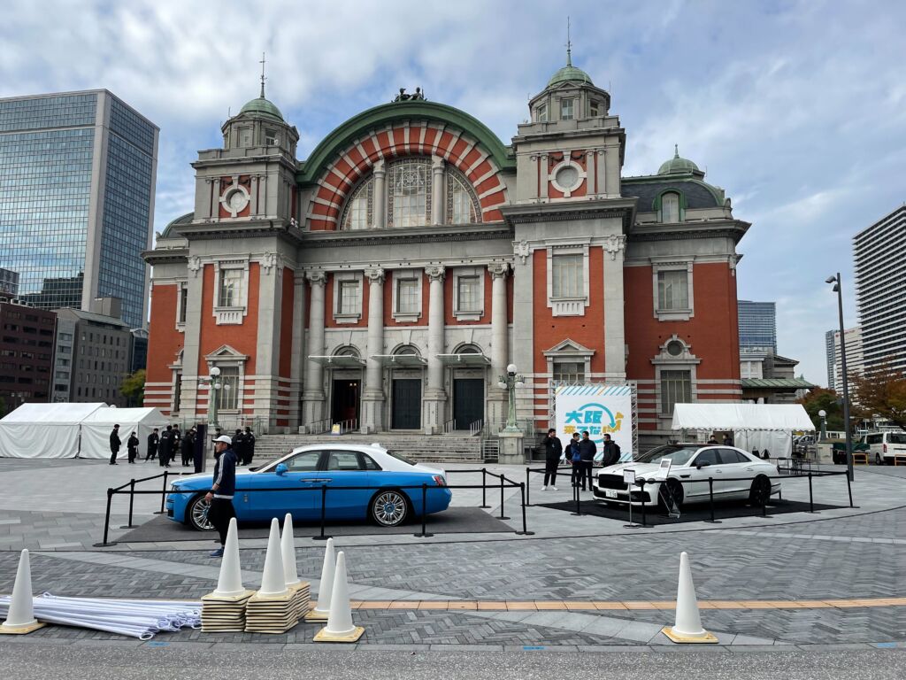 人工芝施工　大阪市　特設会場　　グレー30㎜　ブラック30㎜使用　