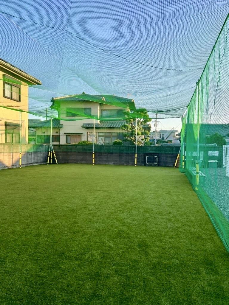 人工芝施工　大阪府泉南市　庭165平米　ネット天井箇所追加施工