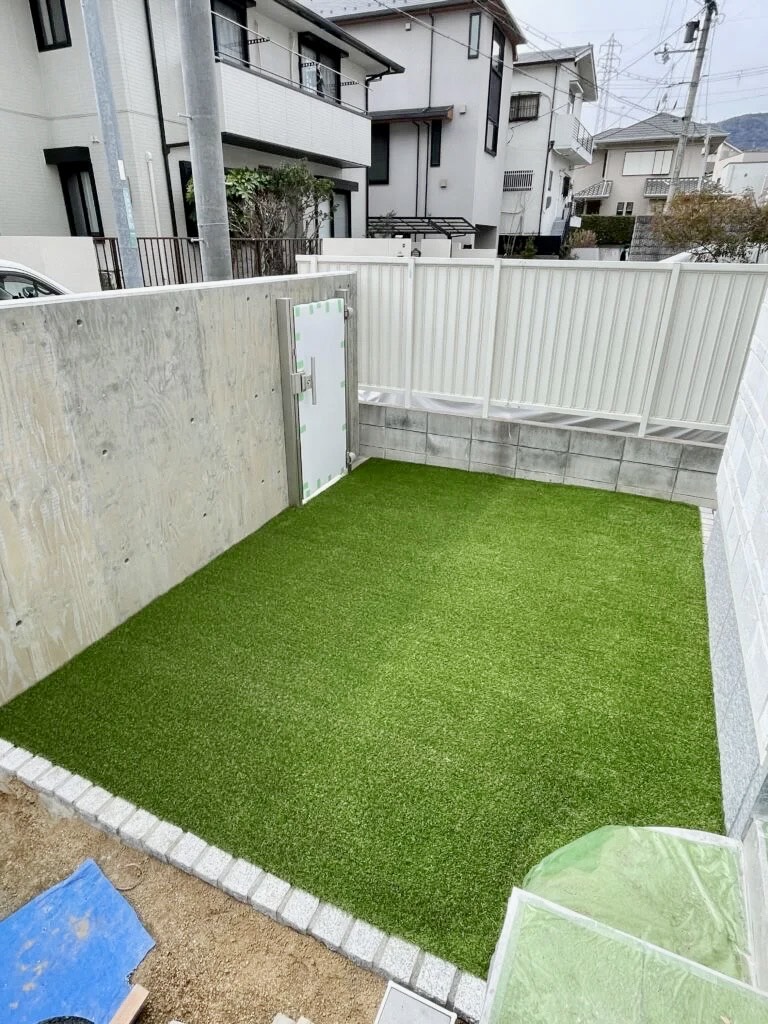 西宮市久出ヶ谷町で人工芝の庭を施工｜12㎡・戸建ての庭リフォーム