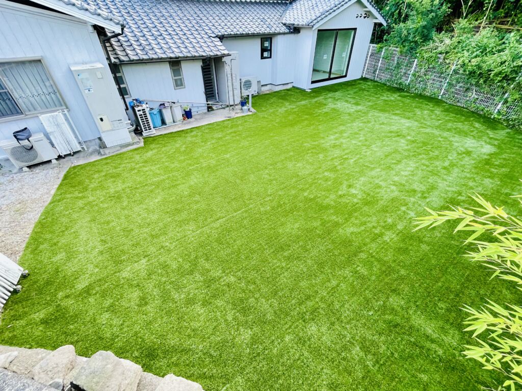 神戸市西区玉津町で人工芝の庭を施工｜120㎡の広々とした庭へ
