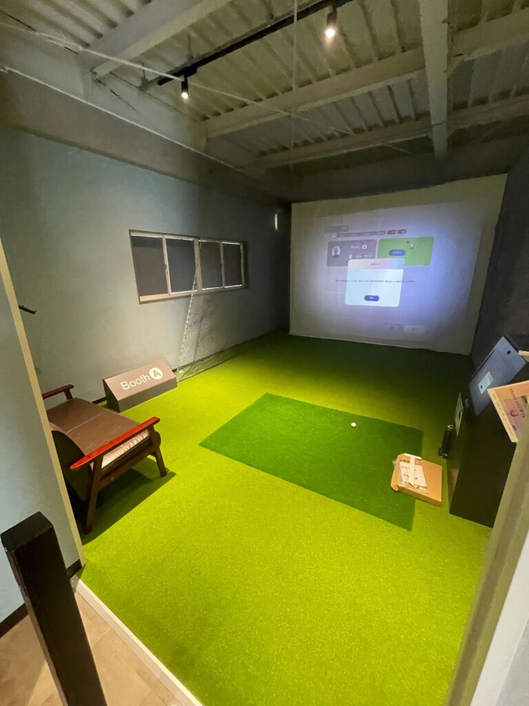 シミュレーションゴルフ練習場を施工｜150㎡・パター練習対応