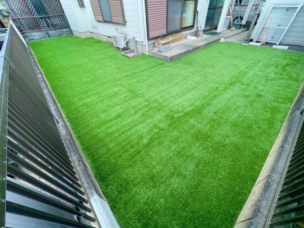 高槻市で人工芝の庭を施工｜ブロック撤去で広々とした庭へ