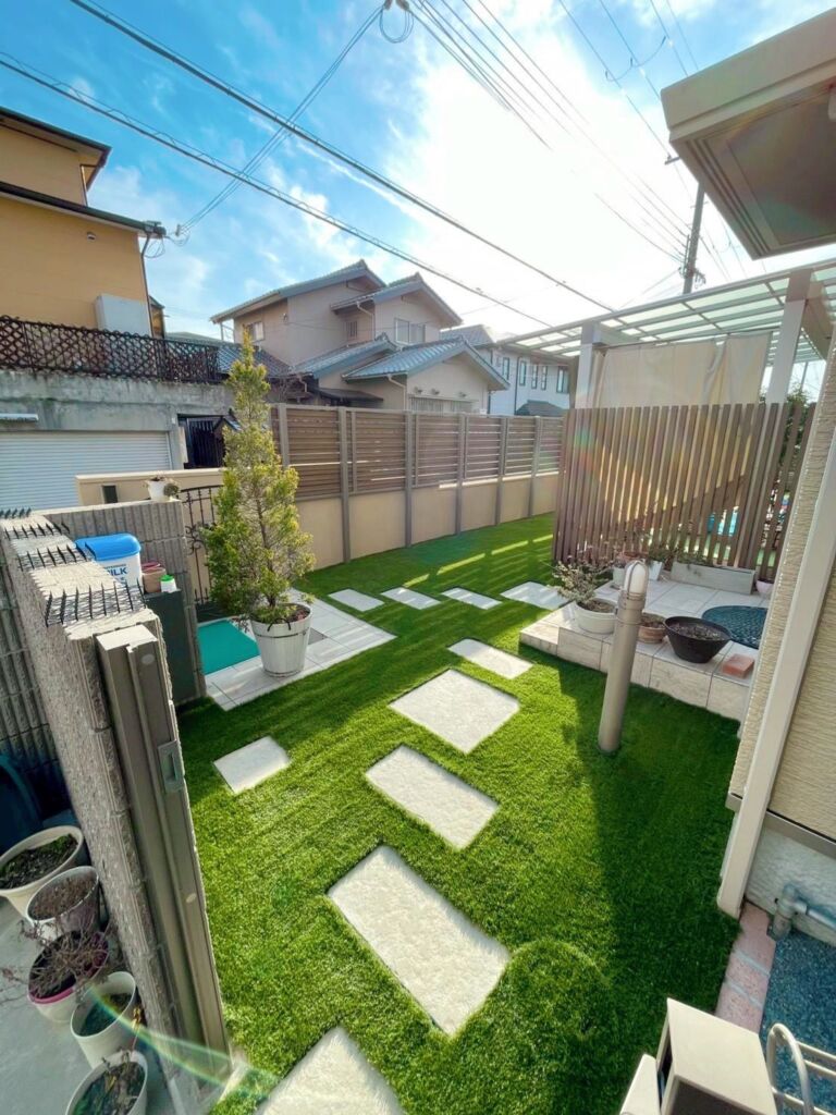 神戸市北区で人工芝を施工｜外周まで美しい手入れ不要の庭へ