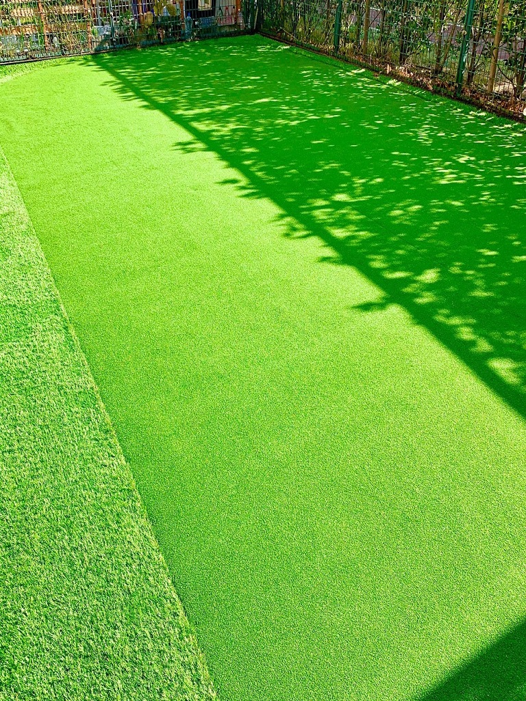 趣味のゴルフが楽しめる人工芝のお庭